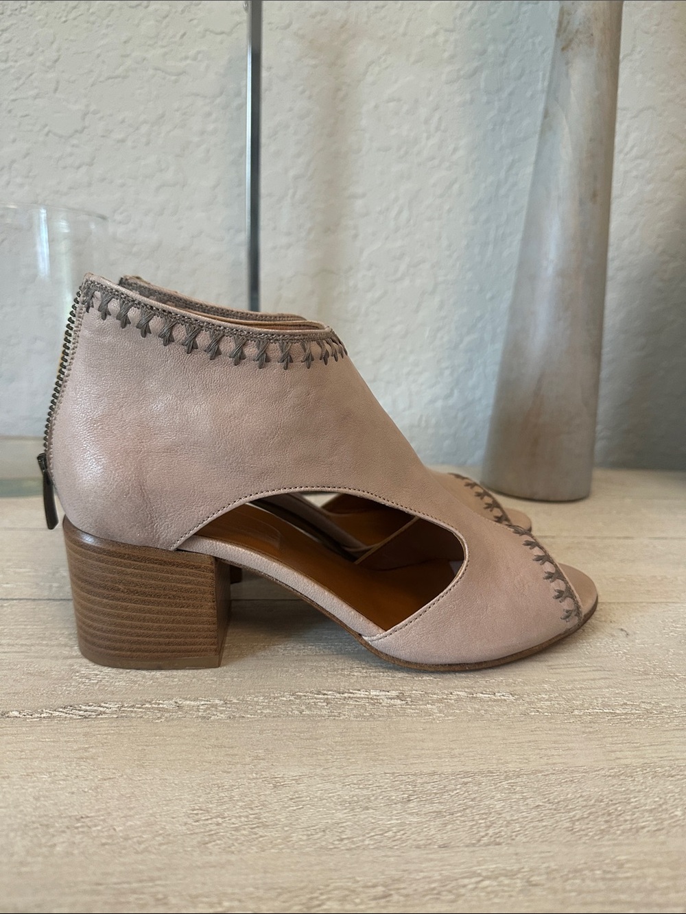Sundance Peep-Toe Cutout High-Heel Sandals Booties in Beige Gray size 39 New